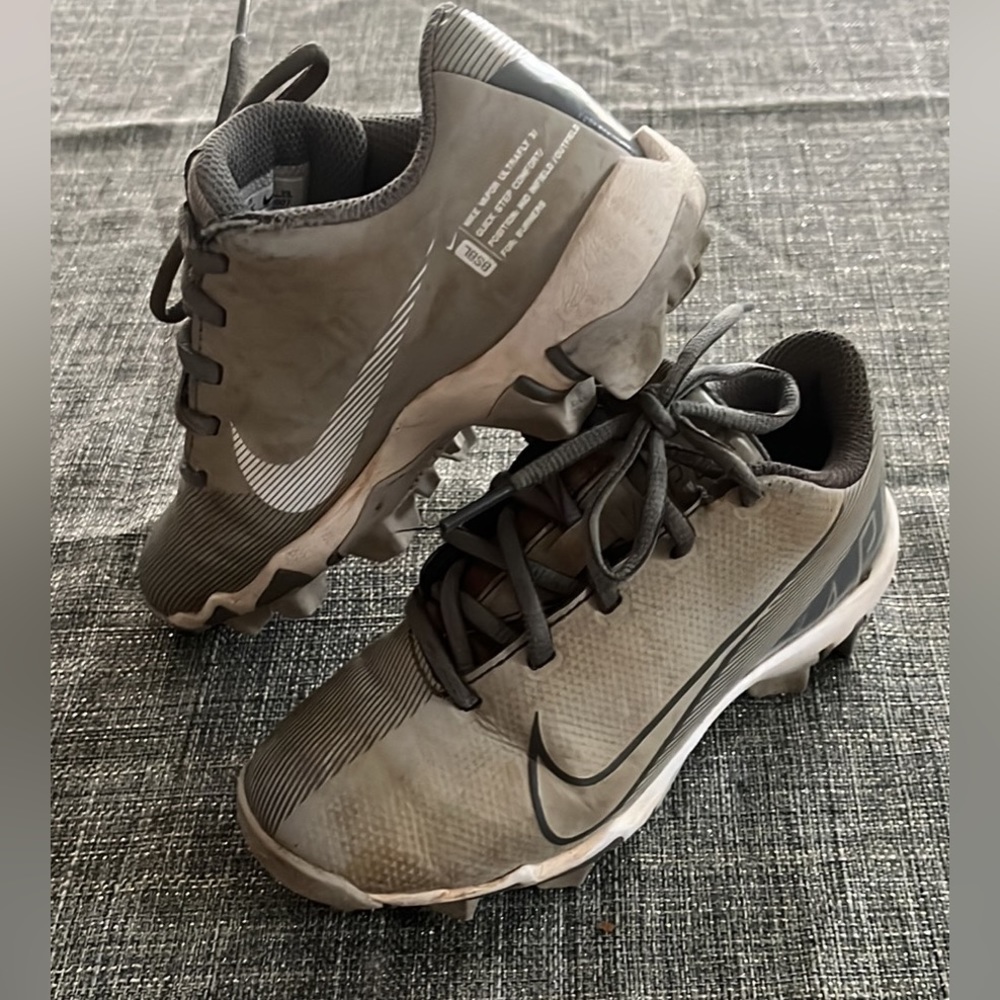 Boys baseball cleats